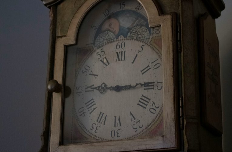 El significado espiritual y emocional de la hora espejo 17:17